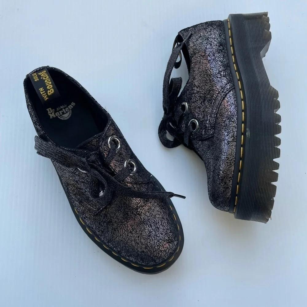 Dr. Martens Holly Platform Shoe Oxford In Pewter Metallic